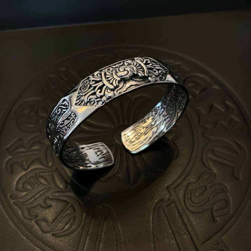 Ch*0me He**ts necklaces